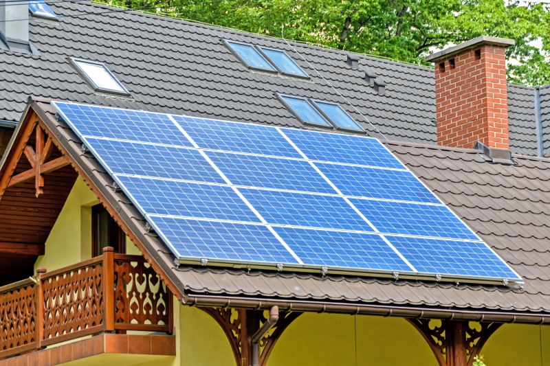 chauffagiste-CHATEAUNEUF VILLEVIEILLE-min_solar-panels-1477987